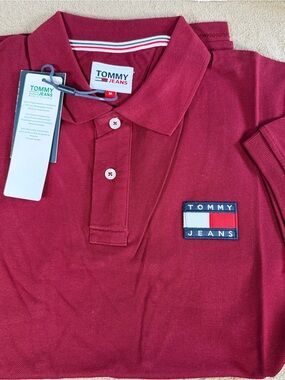 Tommy Hilfiger Tommy Jeans Men's Burgundy Polo Shirt with Logo Patch